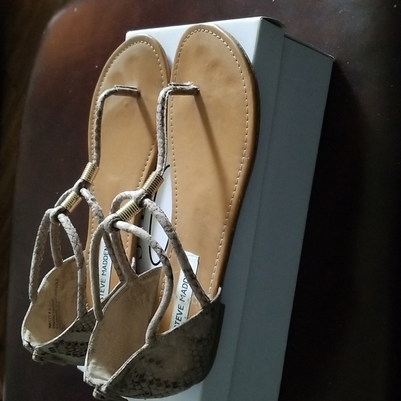 Shoes - Picture 2 of 4